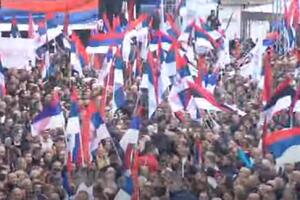 VELIKI SKUP „SRPSKA TE ZOVE“: Hiljade građana stiglo na Trg Krajine u Banjaluci (VIDEO)