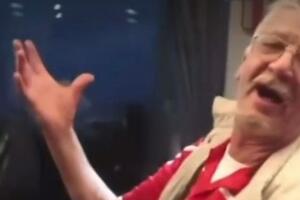 SEVDAHU NIKAD KRAJA! Putnik u autobusu pevao 14 sati na liniji od Sarajeva do Beča: OVA pesma ga je posebno pogodila (VIDEO)