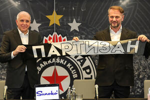 UŽIVO, ZVANIČNO - OBRADOVIĆ POTPISAO NOVI UGOVOR: Partizan je moj klub! Ovo što doživljavam sada nisam nigde, nikada!