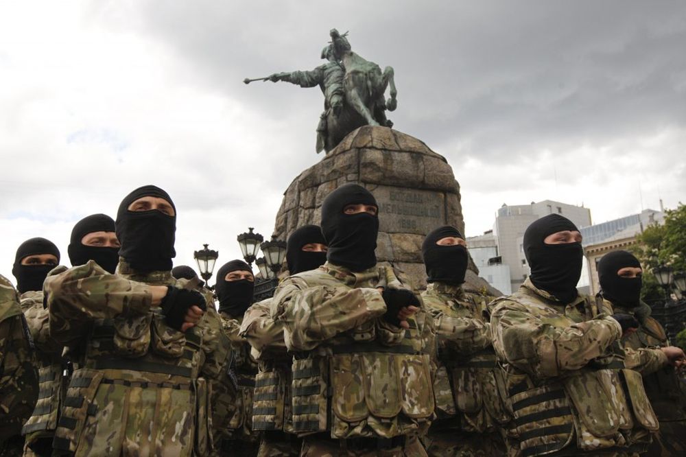 Ilustracija: Pripadnici dobrovoljačkog bataljona Azov ukrajinske fašističke stranke Desni sektor, Foto Reuters