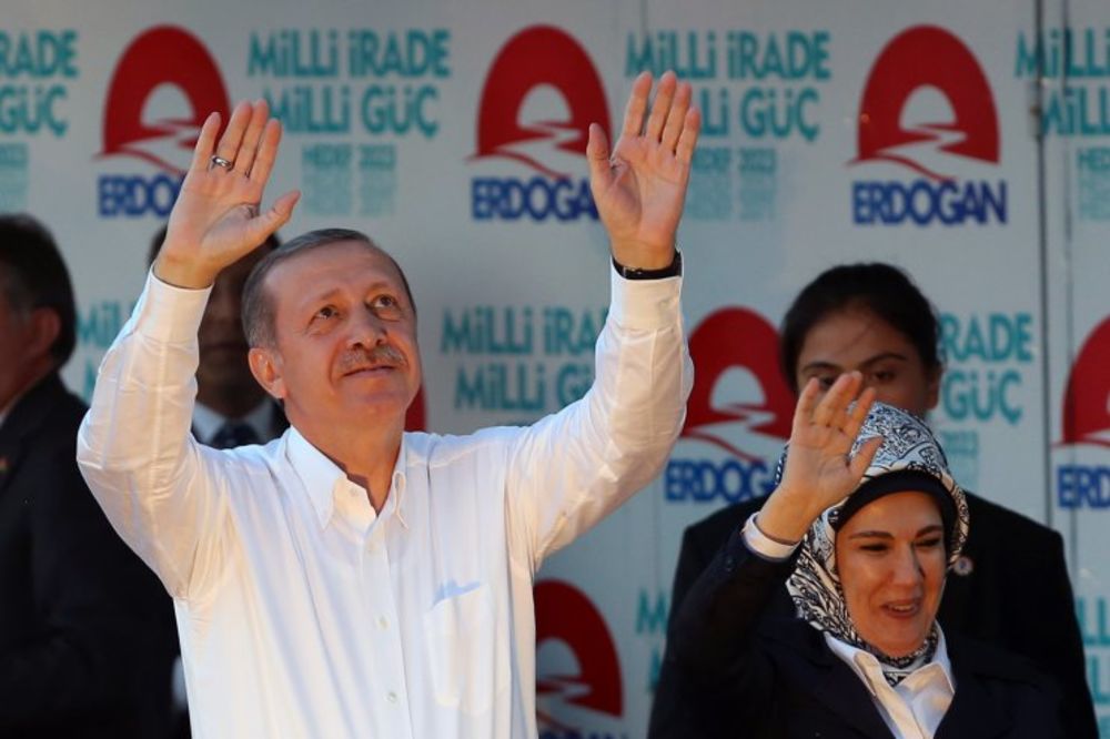 Redžep Tajip Erdogan sa suprugom Eminom, Foto AP